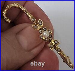 AN 18CT GOLD & PEARL VICTORIAN NOVELTY WALKING CANE BROOCH. RefAood