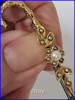 AN 18CT GOLD & PEARL VICTORIAN NOVELTY WALKING CANE BROOCH. RefAood