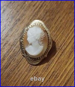 Gold Cameo Victorian Brooch